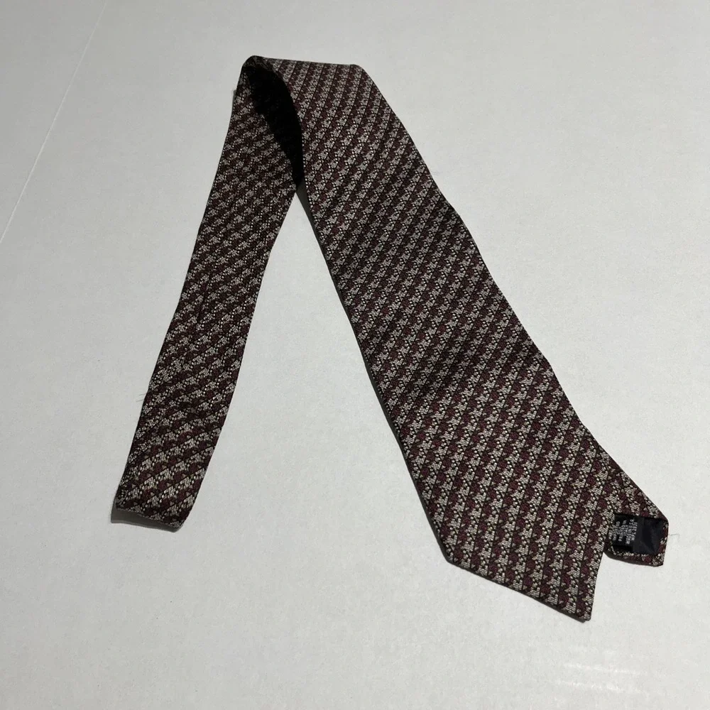 Gianfranco Ruffini Italy 100%‎ Silk Tie Made In USA C-17